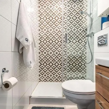Modern 2 - Center - Ogrodowa *